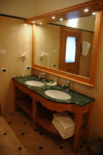 Nature Wellness Hotel Renato Vigo di Fassa Ngoại thất bức ảnh